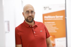 E-posta Hala Hayatta ve Tekmeliyor.
